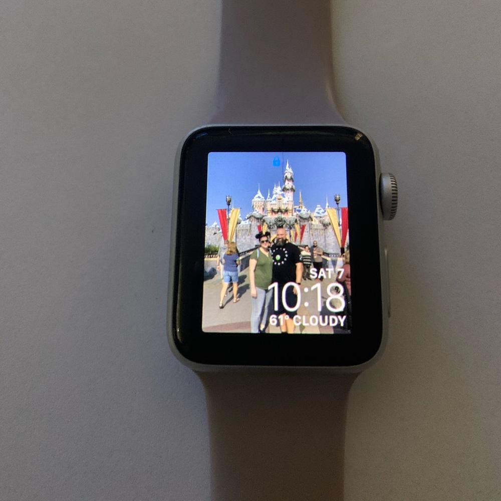 Series 2 38mm Apple Watch **cracked screen